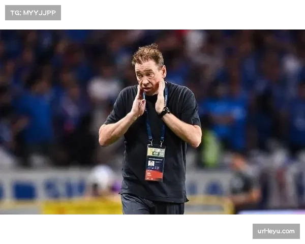 海港主场迎来范德萨观战，传奇门将赛前亮相助阵